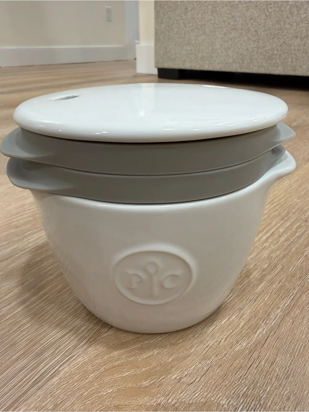 Pampered Chef White Ceramic Breakfast Sandwich Maker with Gray Lid